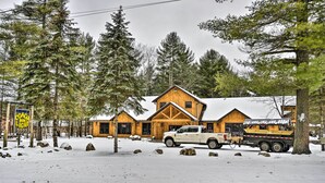A lodge with a wooden exterior, a truck, and snow-covered ground. - Pet-Friendly Brantingham Cabin by ATV Trails (Brantingham)