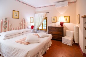 4 Schlafzimmer, Bügeleisen/Bügelbrett, Reisekinderbett, WLAN