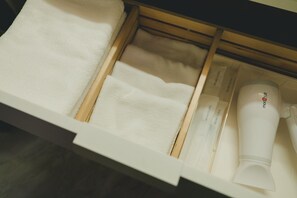 ヘアドライヤー、タオル