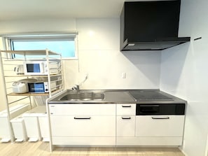 冰箱、微波炉、炉灶、厨具/餐具