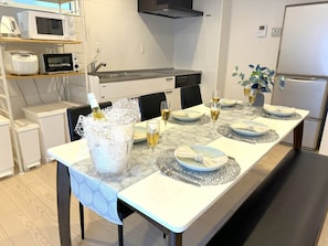 冰箱、微波炉、炉灶、厨具/餐具