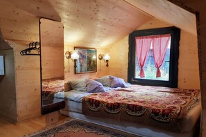 Family House, Multiple Bedrooms, Mountainside (Chalet Birchwood With Whirlpool and)