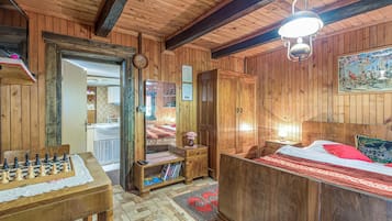 2 bedrooms, laptop workspace, iron/ironing board, free WiFi