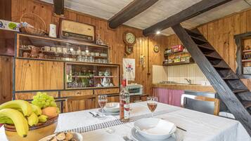 Family House, Multiple Bedrooms, Mountainside (Chalet Birchwood With Whirlpool and) | Dining