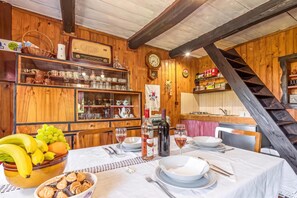 Family House, 2 Bedrooms, Fireplace, Mountainside (Chalet Birchwood With Hot Tub and) | Dining - Chalet Birchwood With Hot Tub and Sauna (Breznički Hum)
