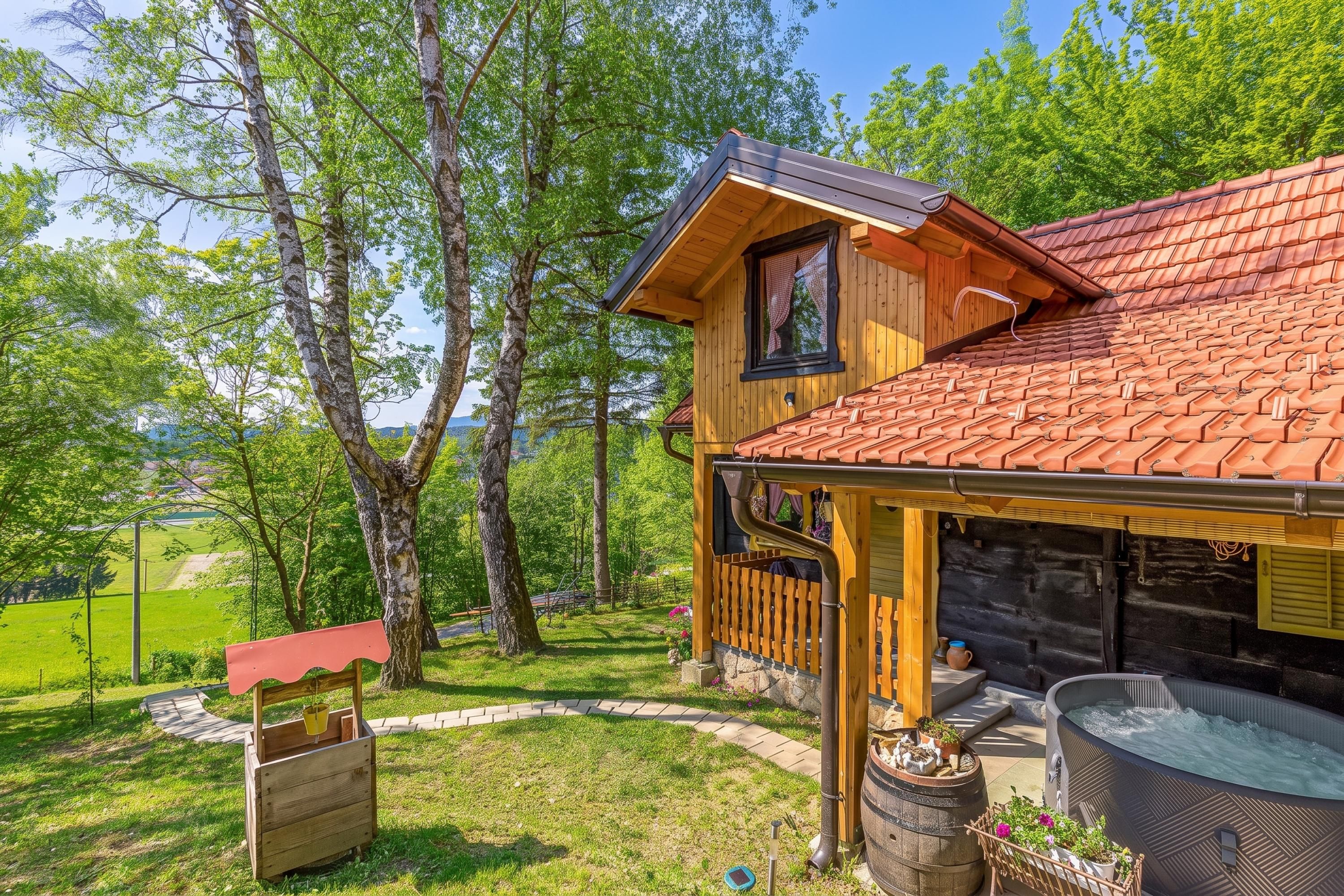 منزل عائلي - غرفتا نوم - بمدفأة - بالقرب من الجبل (Chalet Birchwood With Hot Tub and) | مغطس سبا خارجي