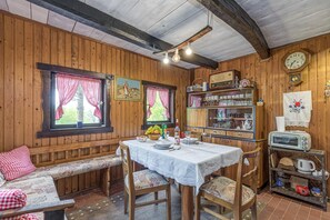 Dining - Chalet Birchwood With Whirlpool and Sauna (Breznički Hum)