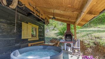 Family House, 2 Bedrooms, Fireplace, Mountainside (Chalet Birchwood With Whirlpool and) | Terrace/patio
