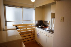 Fridge, microwave, stovetop, cookware/dishes/utensils