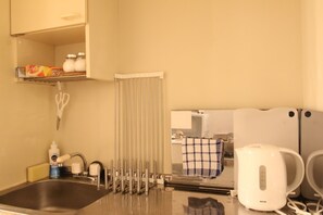 雪櫃、微波爐、爐具、廚房用具/餐具/器皿