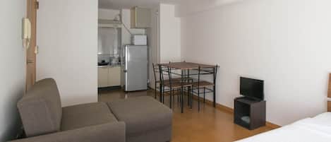 1 bedroom, desk, iron/ironing board, free WiFi