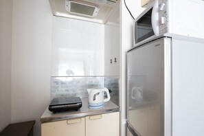 Fridge, microwave, stovetop, cookware/dishes/utensils