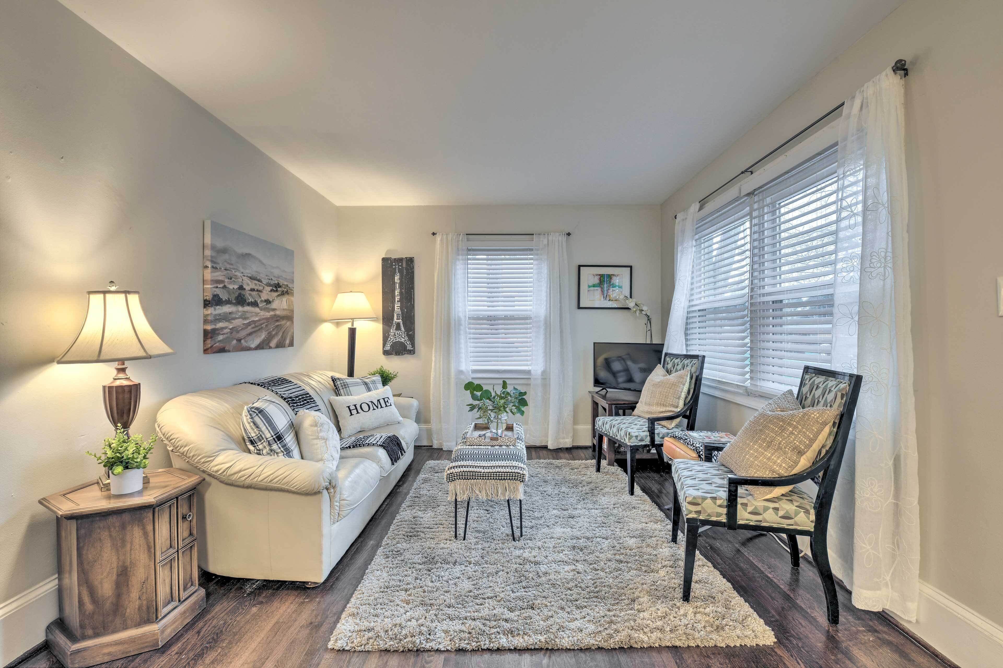 Charming Charlotte Duplex, 5 Mi to Uptown!