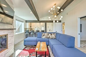 TV, fireplace - Snowmass Condo: Great Proximity to Chair Lift (Snowmass Village)