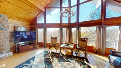 Luxury Lodge on 125 acres on Hocking Hills Farm