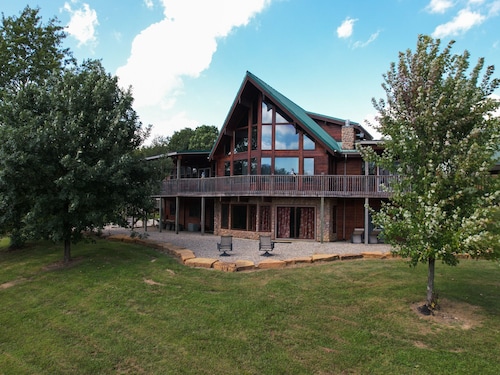 Luxury Lodge on 125 acres on Hocking Hills Farm