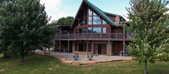 Luxury Lodge on 125 acres on Hocking Hills Farm