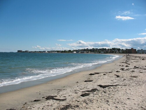 Cozy 3bdr Free parking/Wifi, 5 min to Encore  Close to Boston,Cambridge ,Salem