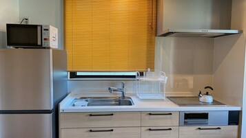 Fridge, microwave, stovetop, cookware/dishes/utensils