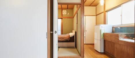 4 bedrooms, desk, iron/ironing board, free WiFi