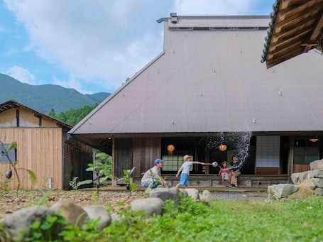 Property grounds. Nonsmoking Old folk house cultural property Kasa / Arida-gun Wakayama