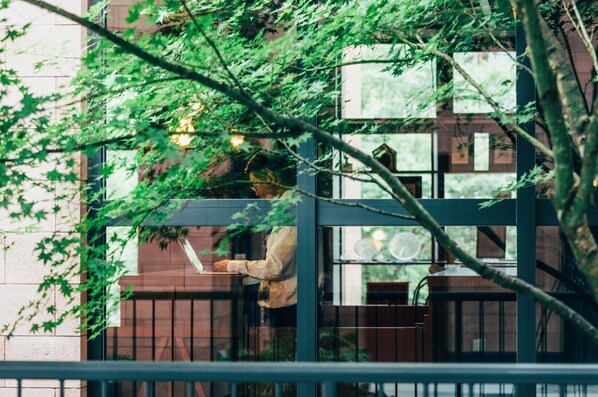 Unclassified image, 1 of 32, button