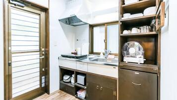 Fridge, microwave, stovetop, cookware/dishes/utensils