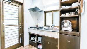 Fridge, microwave, stovetop, cookware/dishes/utensils