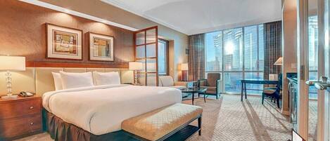 セーフティボックス (室内)、デスク、アイロン / アイロン台、WiFi (無料)