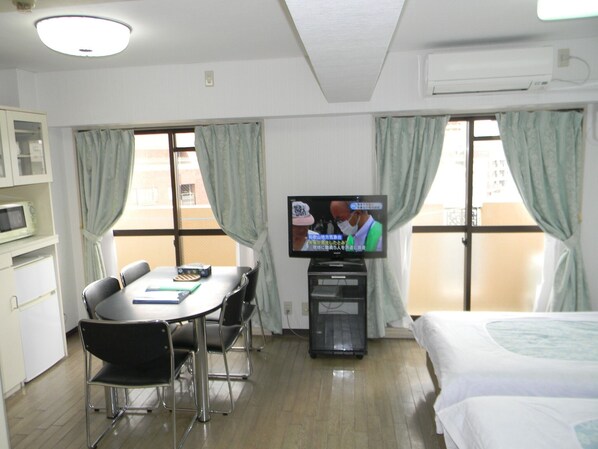 1 bedroom, desk, free WiFi, bed sheets