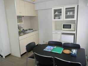 Fridge, microwave, stovetop, cookware/dishes/utensils
