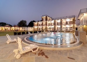 Outdoor pool - Keshav Resort (Udaipur)
