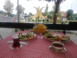 Free on-the-go breakfast on weekends