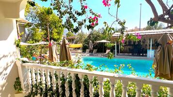 Minibar, ameublement personnalisé, Wi-Fi gratuit, draps fournis