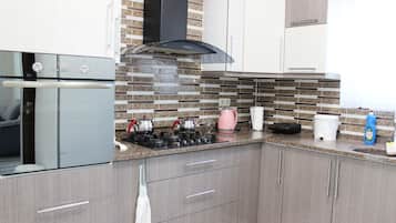 Villa, 3 Bedrooms, Terrace | Private kitchen