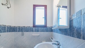 Ducha, secador de pelo, bidet, toallas
