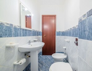Dusche, Haartrockner, Bidet, Handtücher