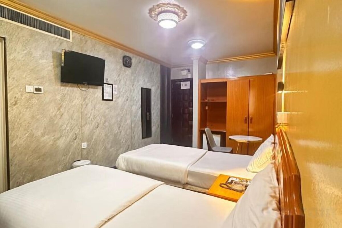 Minibar, iron/ironing board (on request), WiFi (free), bed sheets