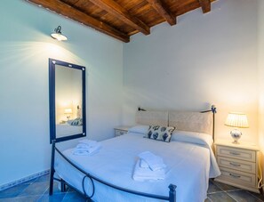 1 bedroom, iron/ironing board, travel cot, WiFi