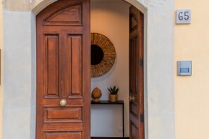 تفاصيل الفندق من الخارج