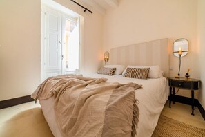 1 bedroom, iron/ironing board, travel cot, WiFi