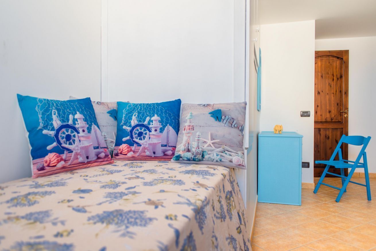 3 bedrooms, desk, iron/ironing board, travel crib