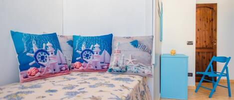 3 bedrooms, desk, iron/ironing board, travel crib