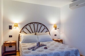 3 Schlafzimmer, Schreibtisch, Bügeleisen/Bügelbrett, Reisekinderbett
