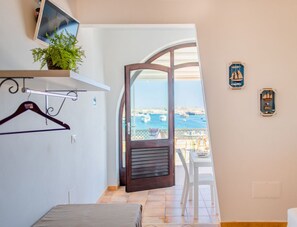 1 bedroom, iron/ironing board, travel cot, WiFi