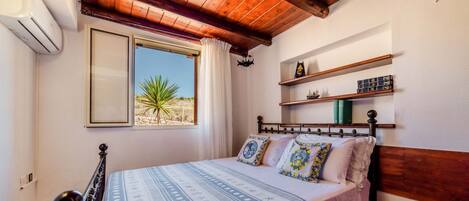 3 makuuhuonetta, silitysrauta/-lauta, vauvan matkasänky, Wi-Fi