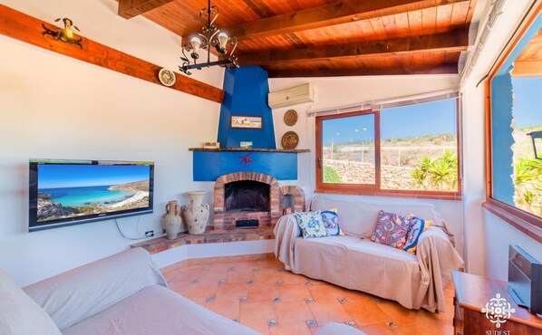 Télévision, cheminée