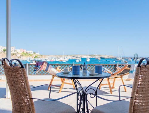 Kalammare 1 - Deluxe seafront apartment