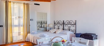 Ilios Residence - studio apartment with patio