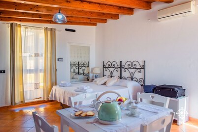 Ilios Residence - studio apartment with patio